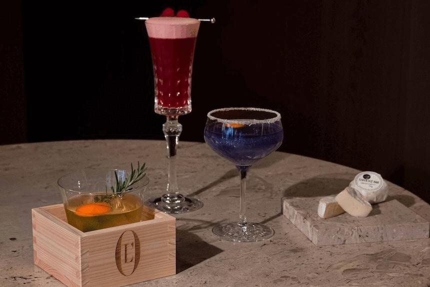 仏ファッションメディア「ロフィシェル」からバー誕生、カクテル＆フォアグラムース最中を表参道で