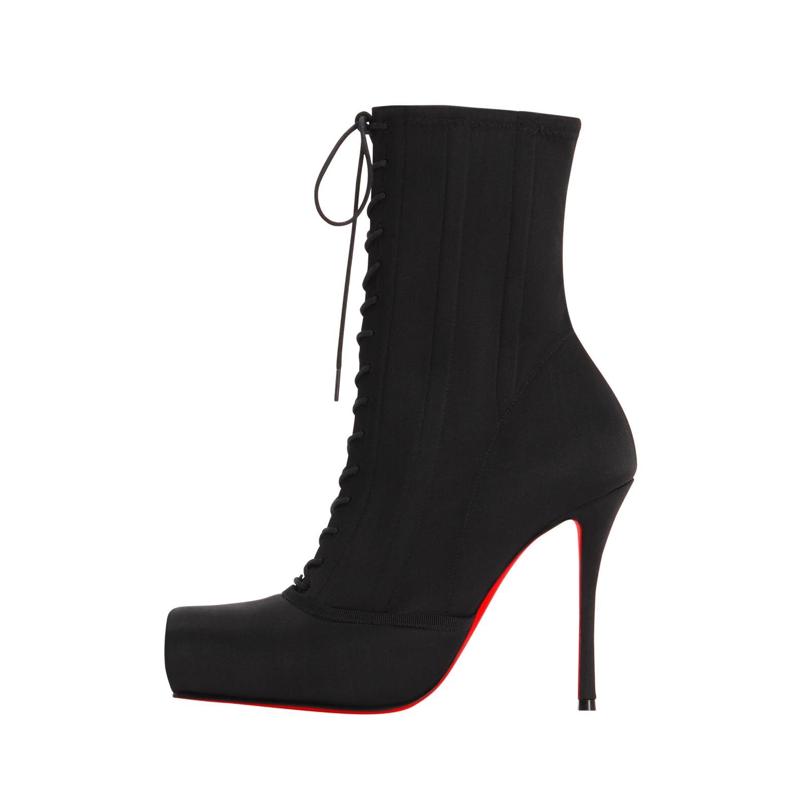 写真1/31｜クリスチャン ルブタンの26年春夏バレエシューズ