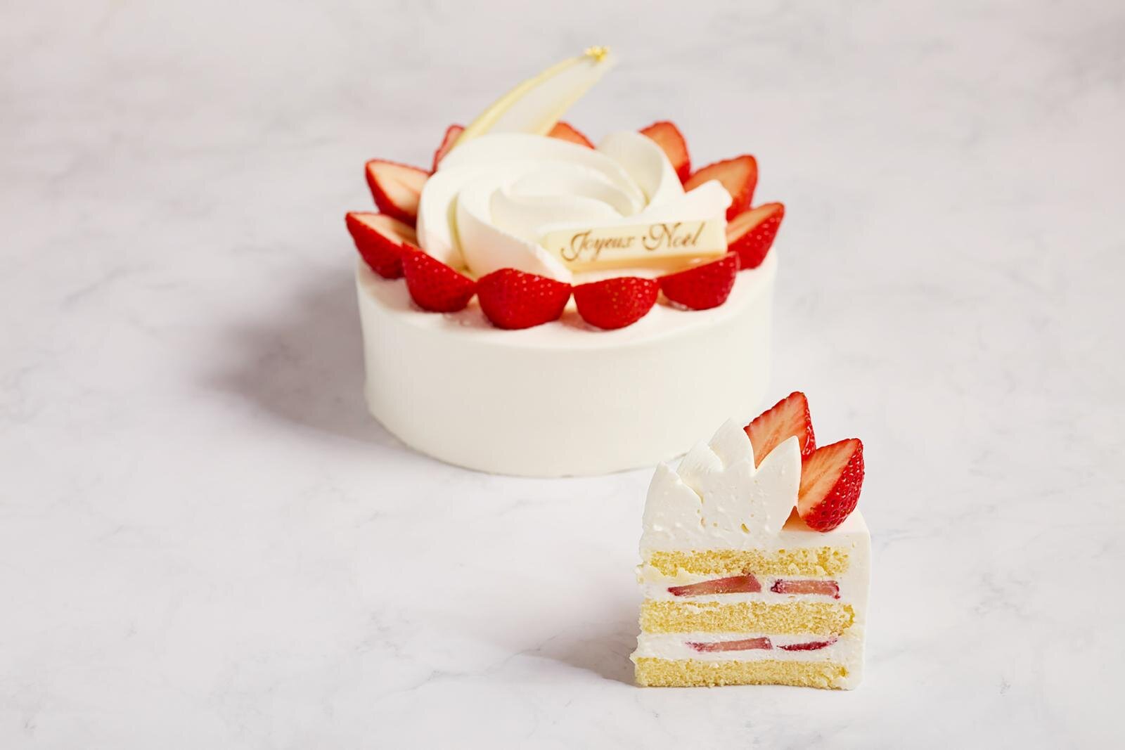京王プラザホテルの25年クリスマスケーキ、薔薇のリース型や‟白ふくろうが乗る”ブッシュ・ド・ノエル｜写真25