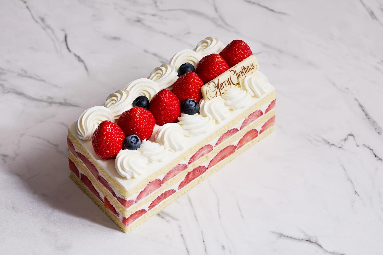 京王プラザホテルの25年クリスマスケーキ、薔薇のリース型や‟白ふくろうが乗る”ブッシュ・ド・ノエル｜写真21