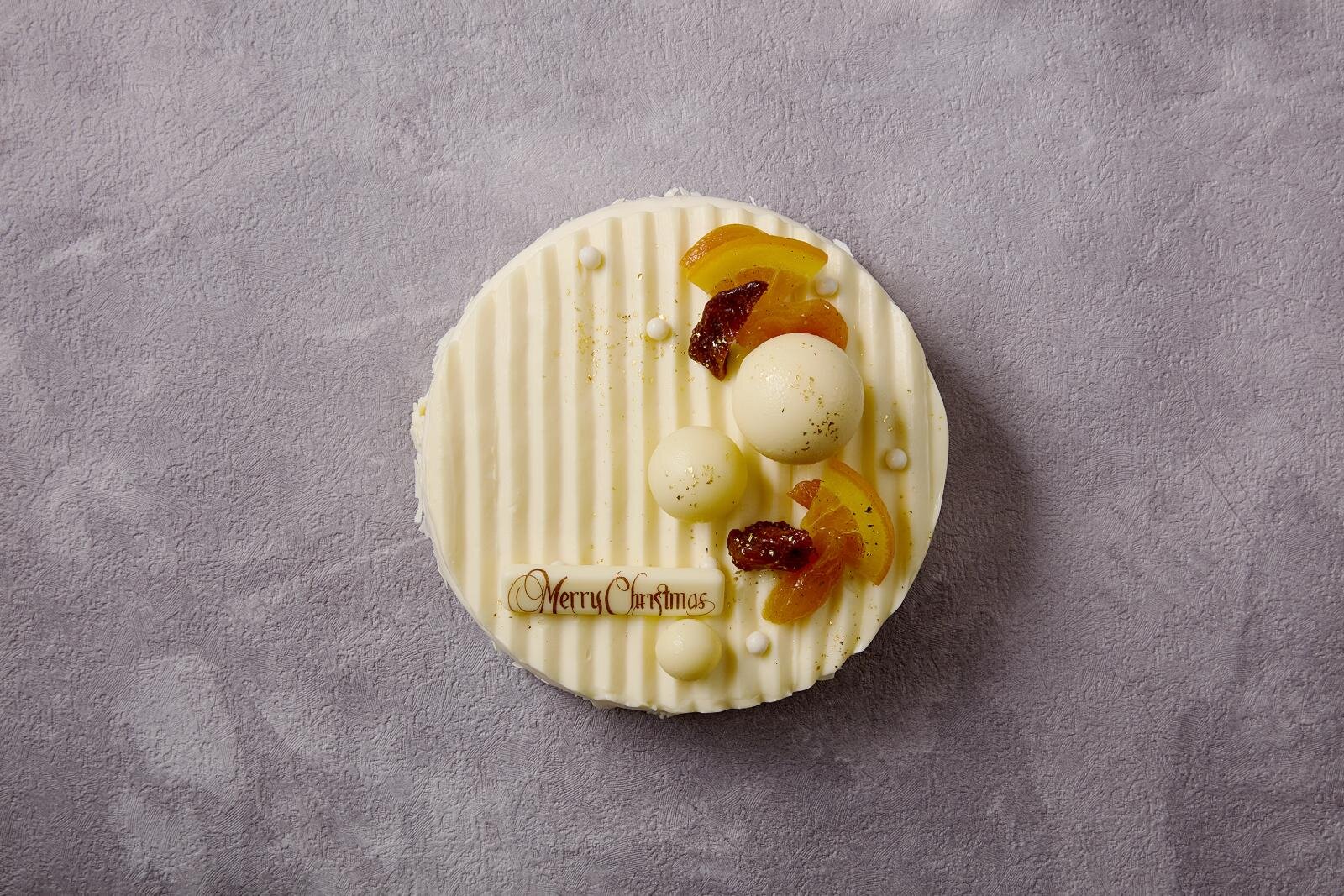 京王プラザホテルの25年クリスマスケーキ、薔薇のリース型や‟白ふくろうが乗る”ブッシュ・ド・ノエル｜写真12