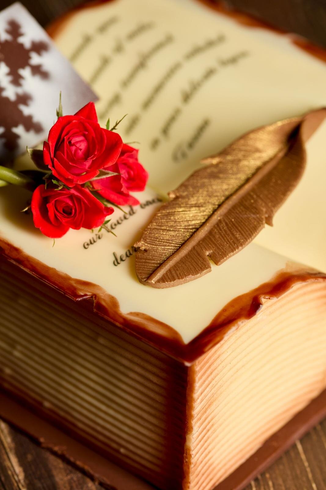 京王プラザホテルの25年クリスマスケーキ、薔薇のリース型や‟白ふくろうが乗る”ブッシュ・ド・ノエル｜写真20