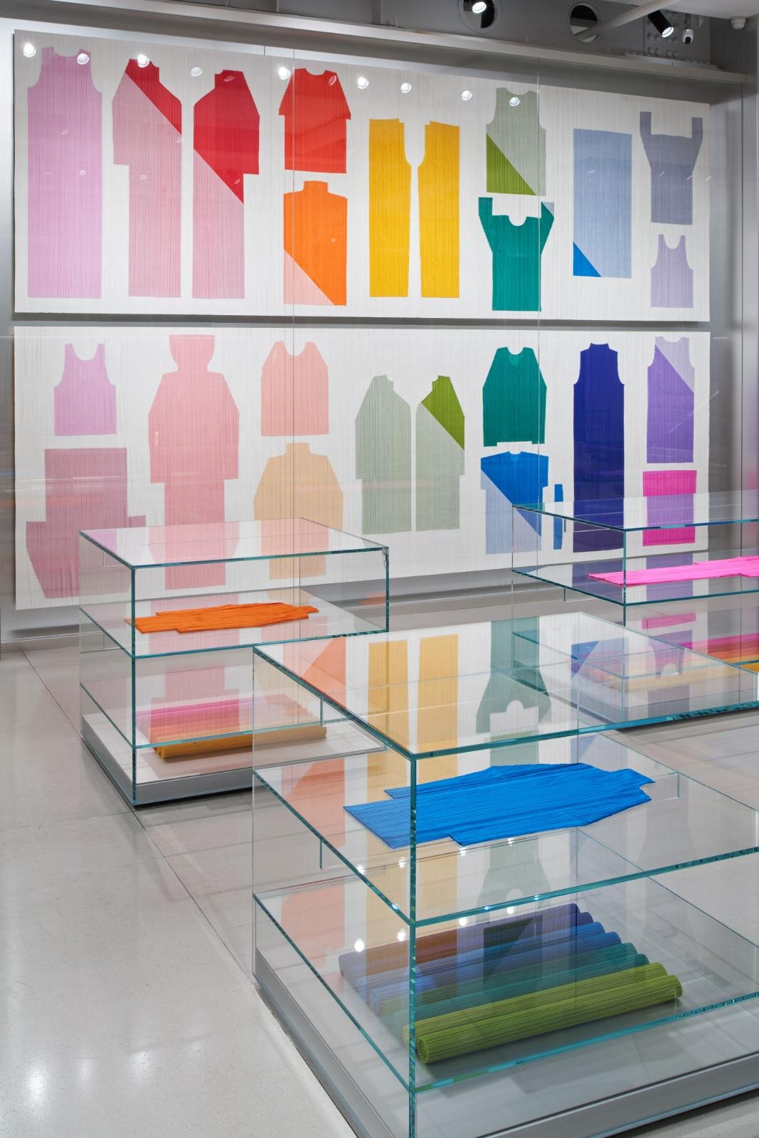 プリーツ プリーズ イッセイ ミヤケ(PLEATS PLEASE ISSEY MIYAKE) プリーツ プリーズ イッセイ ミヤケ 青山｜写真3