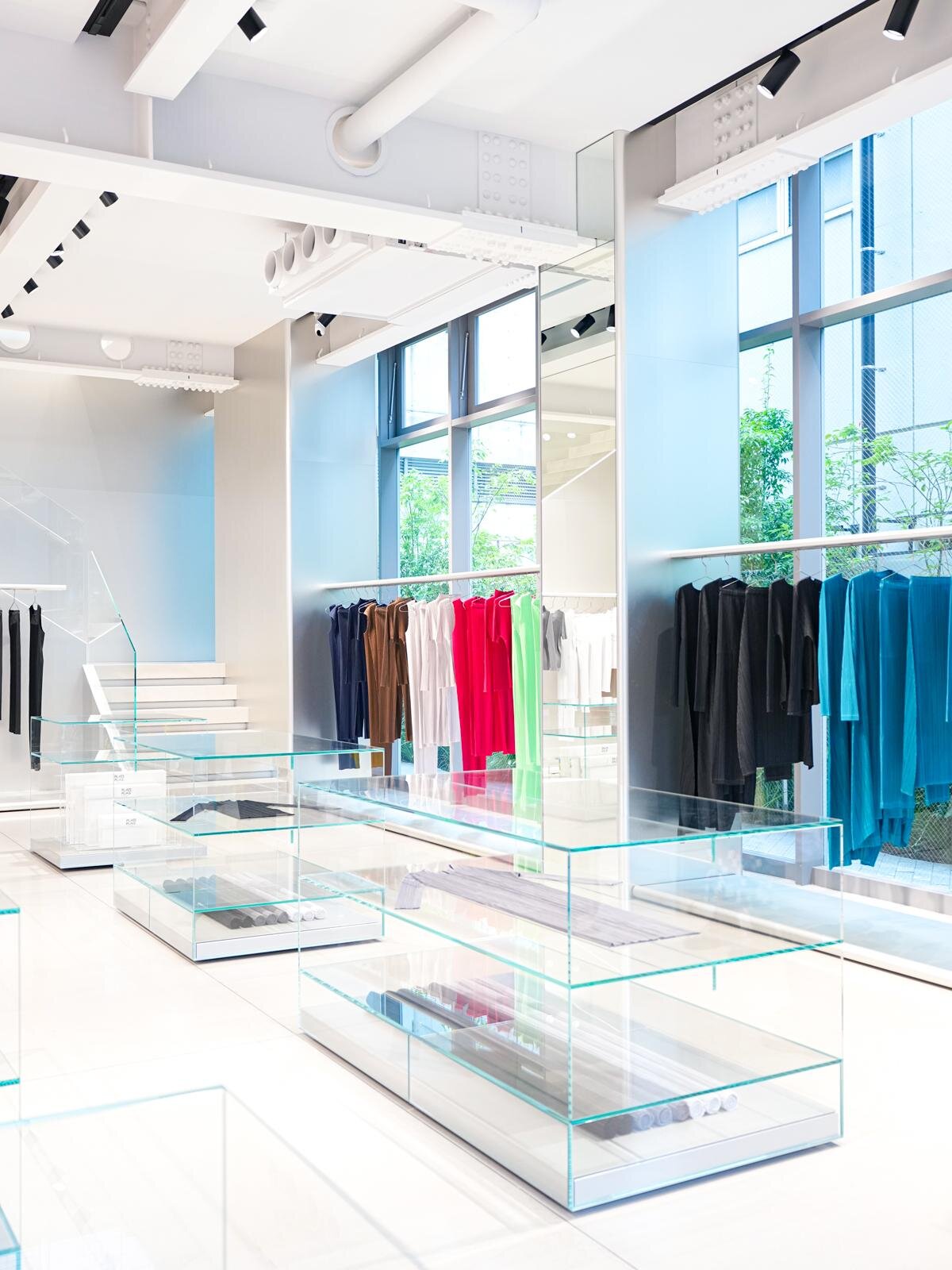 プリーツ プリーズ イッセイ ミヤケ 青山」移転