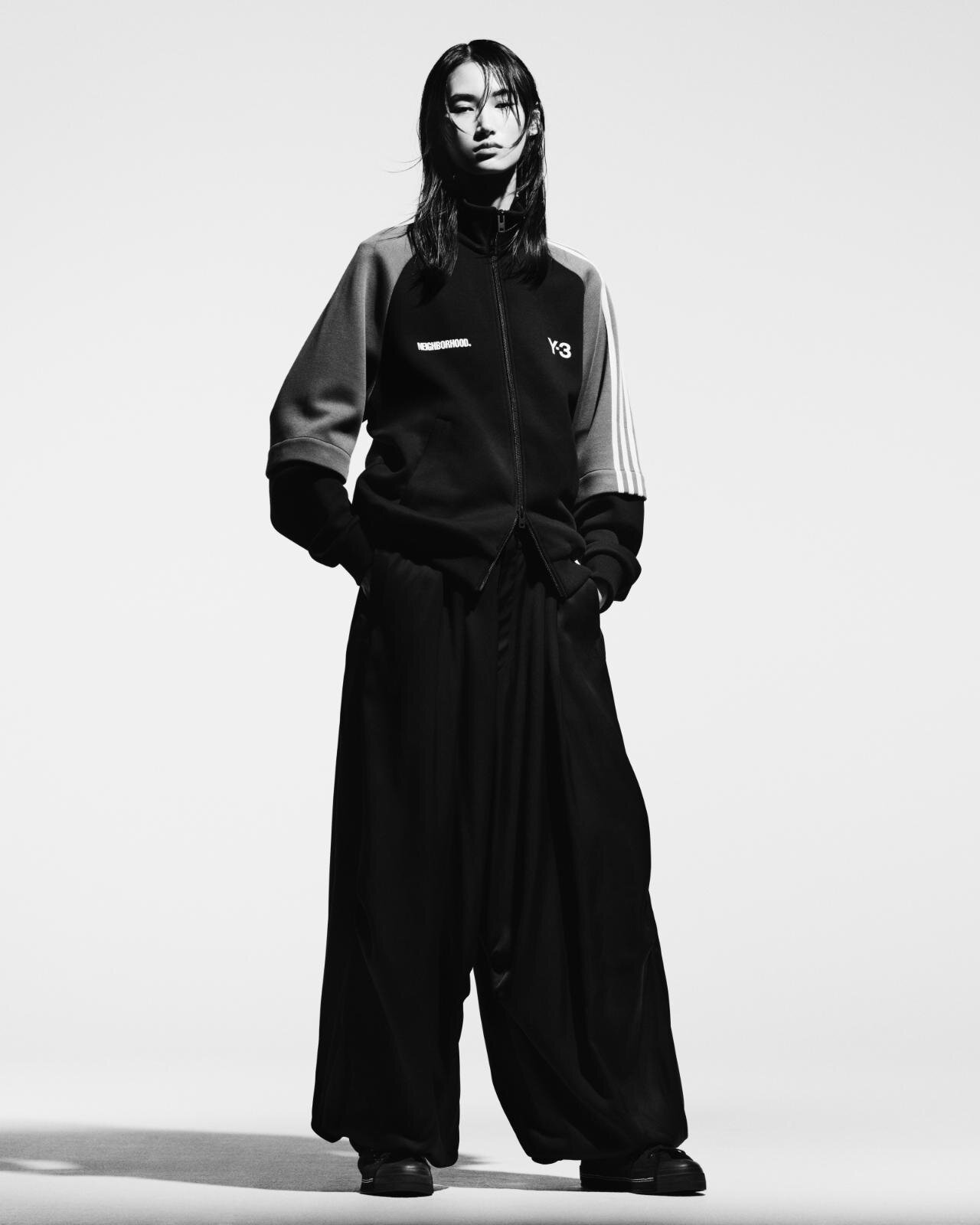 Y-3×ネイバーフッド、コラボロゴ入りスニーカーやモーターサイクルジャケット｜写真83