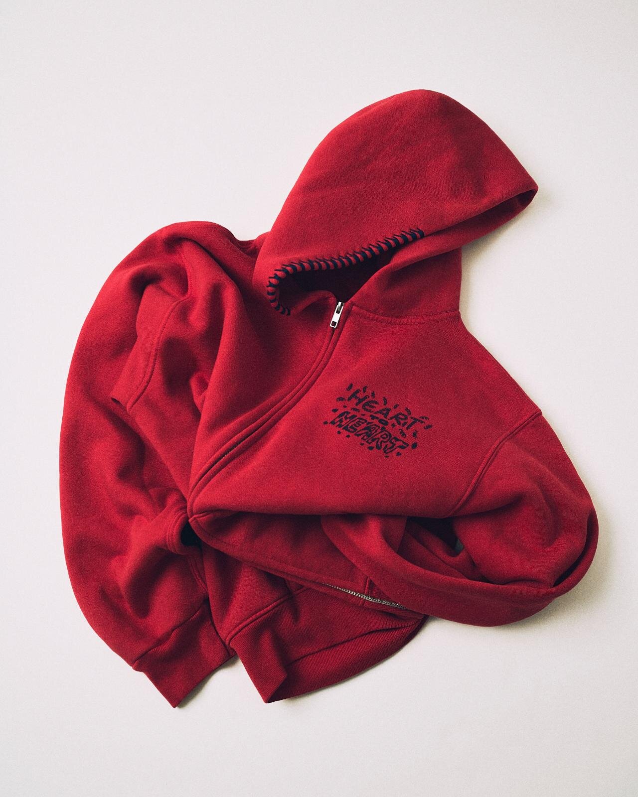 マルニ×マッドハッピーがコラボ、楽観的な動物プリントのTシャツやスウェットフーディ｜写真6