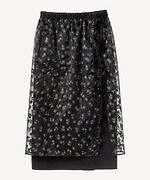 ミュベール“花柄オーガンジー”の上品ブルゾン＆ラップスカート、レモンモチーフのフープイヤリングも｜写真8