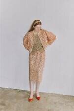 ミュベール“花柄オーガンジー”の上品ブルゾン＆ラップスカート、レモンモチーフのフープイヤリングも｜写真3