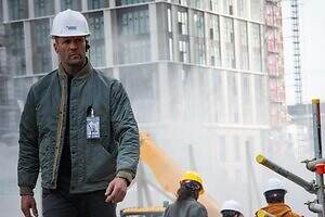映画『ワーキングマン』ジェイソン・ステイサムが“世界一危険”な元特殊部隊員の建設現場監督に