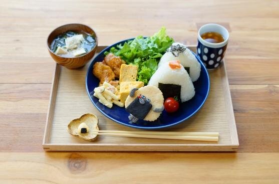 おにぎりぼうやの定食