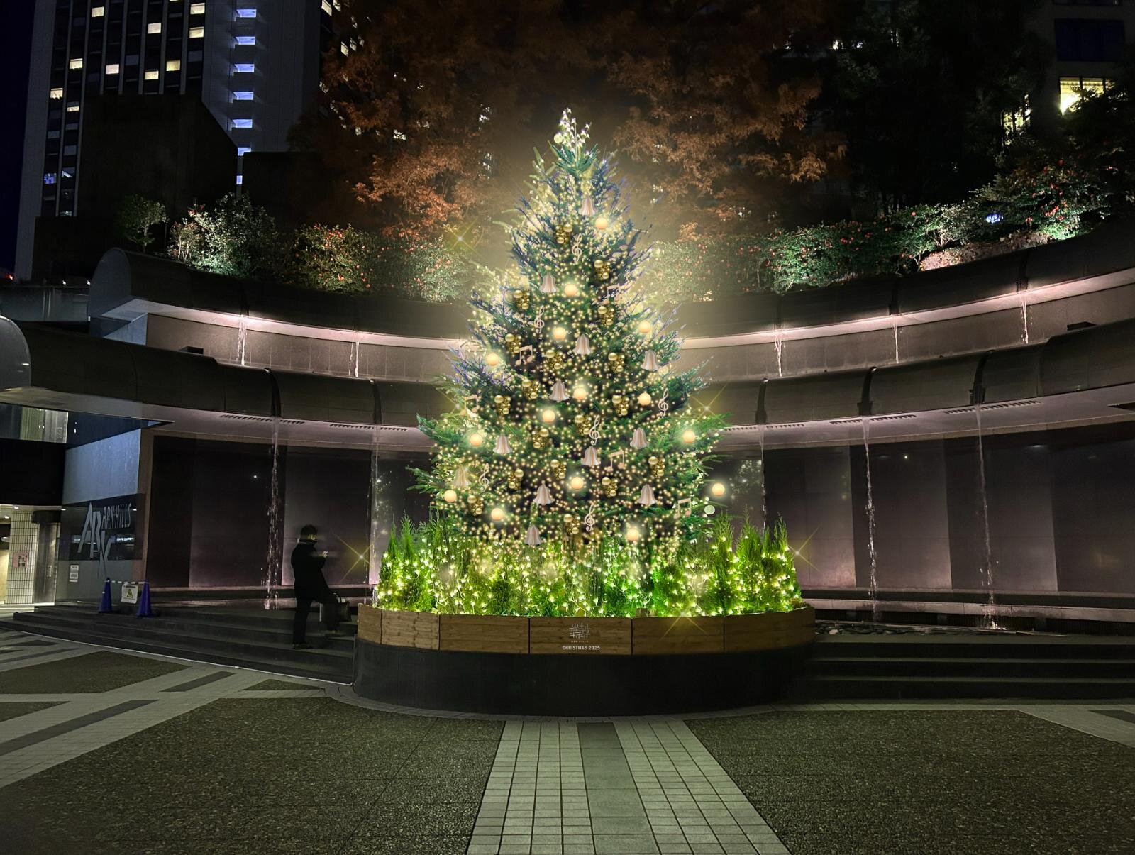 赤坂「アークヒルズ クリスマス 2025」、シュトーレンなどグルメ＆マルシェでキャンディブーツ作り｜写真1