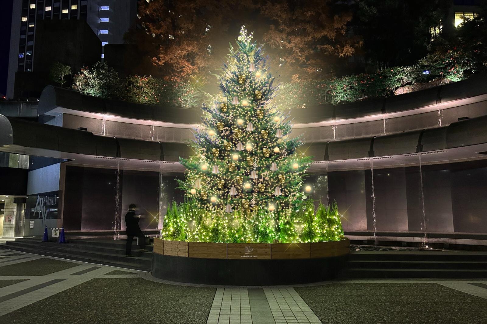 赤坂「アークヒルズ クリスマス 2025」、シュトーレンなどグルメ＆マルシェでキャンディブーツ作り