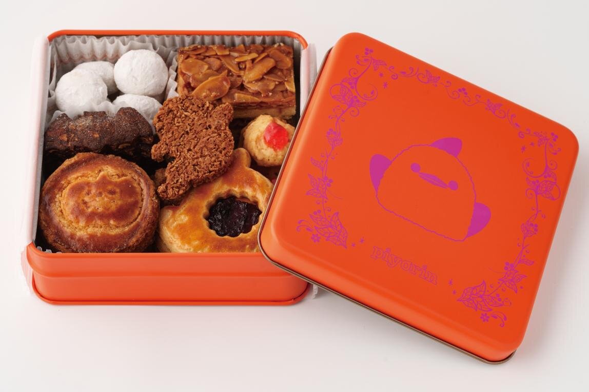 ぴよりん｜ぴよりんアトリエ「ハロウィンクッキー缶」かぼちゃ着想のガレットブルトンヌやコウモリ型チョコクッキー