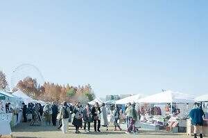 「関西蚤の市」大阪・万博記念公園にアンティーク品＆北欧雑貨が集結、初開催「こむぎフェス」も