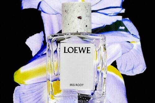 ロエベ パルファム25年冬香水「クラフテッド コレクション」アイリス・バニラの香り
