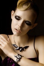 パーティーシーンでモードを演出するジュエリー、masaya nishimura2011年春夏コレクション｜写真3