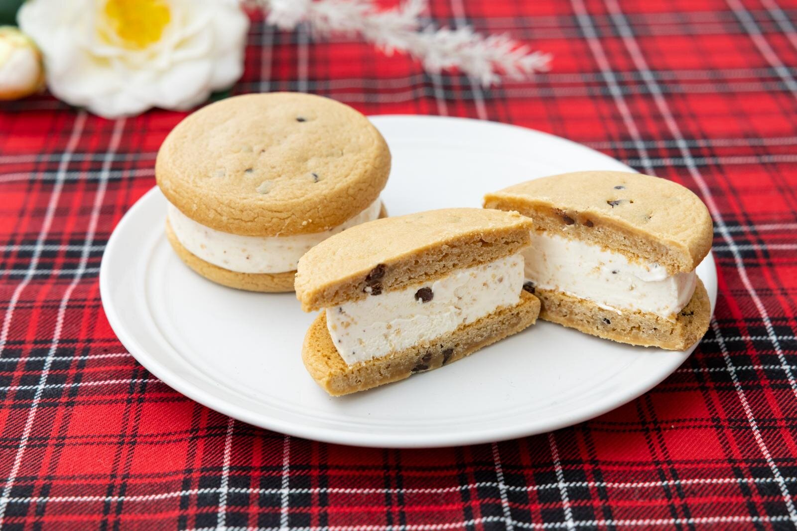 「カントリーマアムアイスサンド」345円