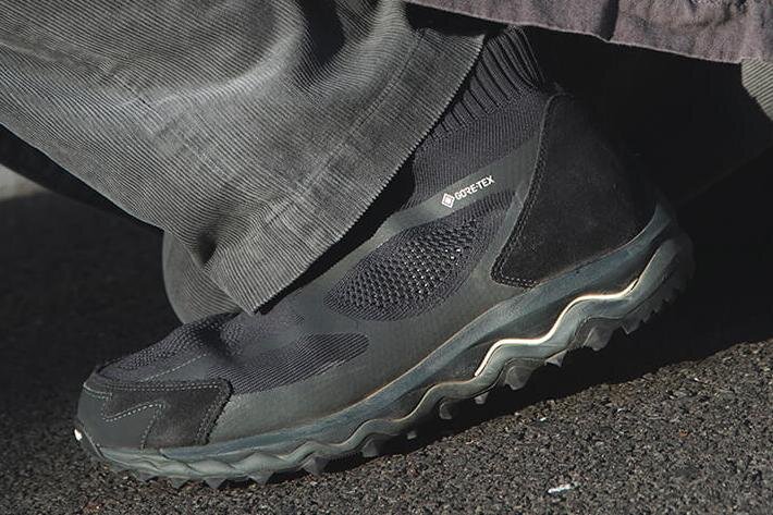 ノンネイティブ×ミズノ防水ニットスニーカー、オールブラックカラーが再販