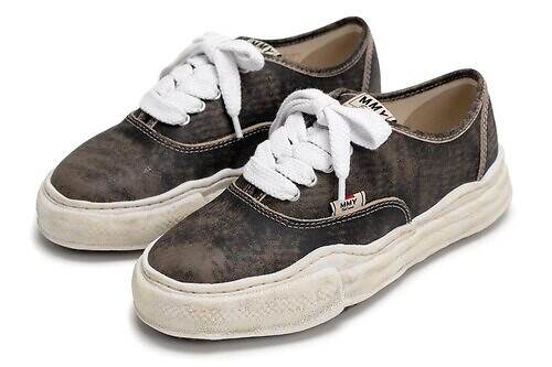 メゾン ミハラヤスヒロ“削り出し”レザーアッパーのユーズド風スニーカー