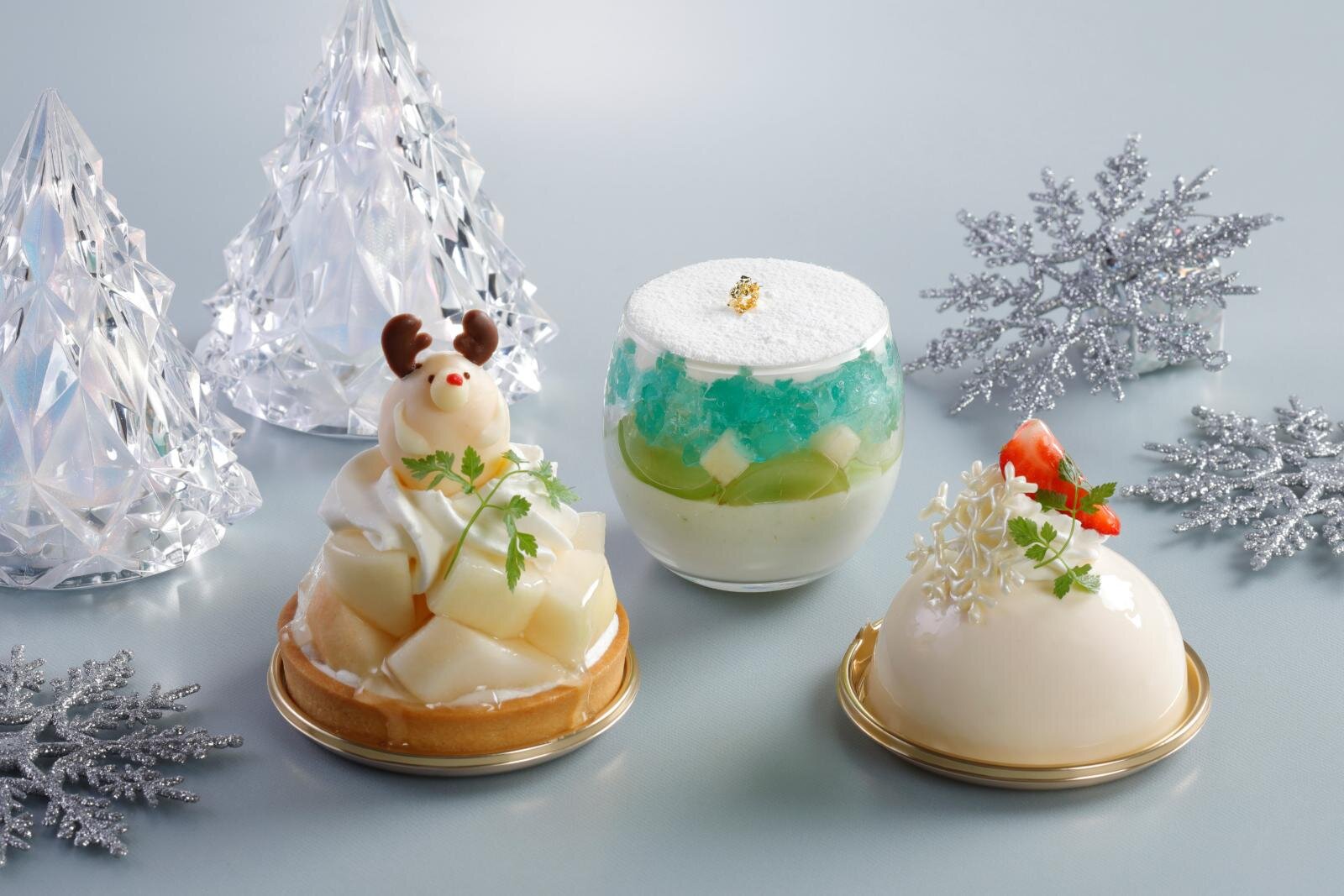 雪の結晶 ~キールロワイヤル~ 850円、マスカットと青リンゴのヴェリーヌ 900円、トナカイの洋梨タルト 950円