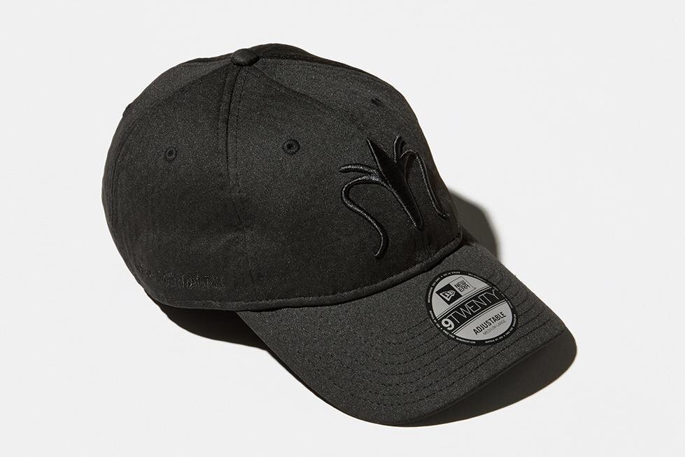 キコ・コスタディノフ×ニューエラ、モードな“オールブラック”キャップ