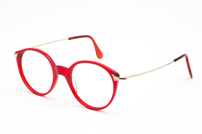 ジョン・レノンも愛用した英・老舗「サヴィル ロウ」の新作メガネが、東京・青山で限定発売 | 写真