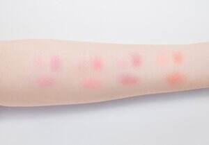 ヴィセ2025年冬コスメ、"花びら風”立体ツヤの新チークやベビー色リッププランパー｜写真10