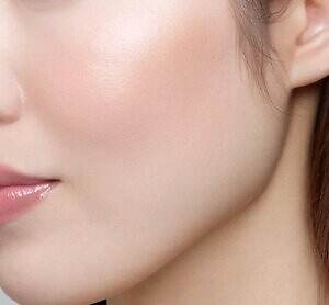 ヴィセ2025年冬コスメ、"花びら風”立体ツヤの新チークやベビー色リッププランパー｜写真15