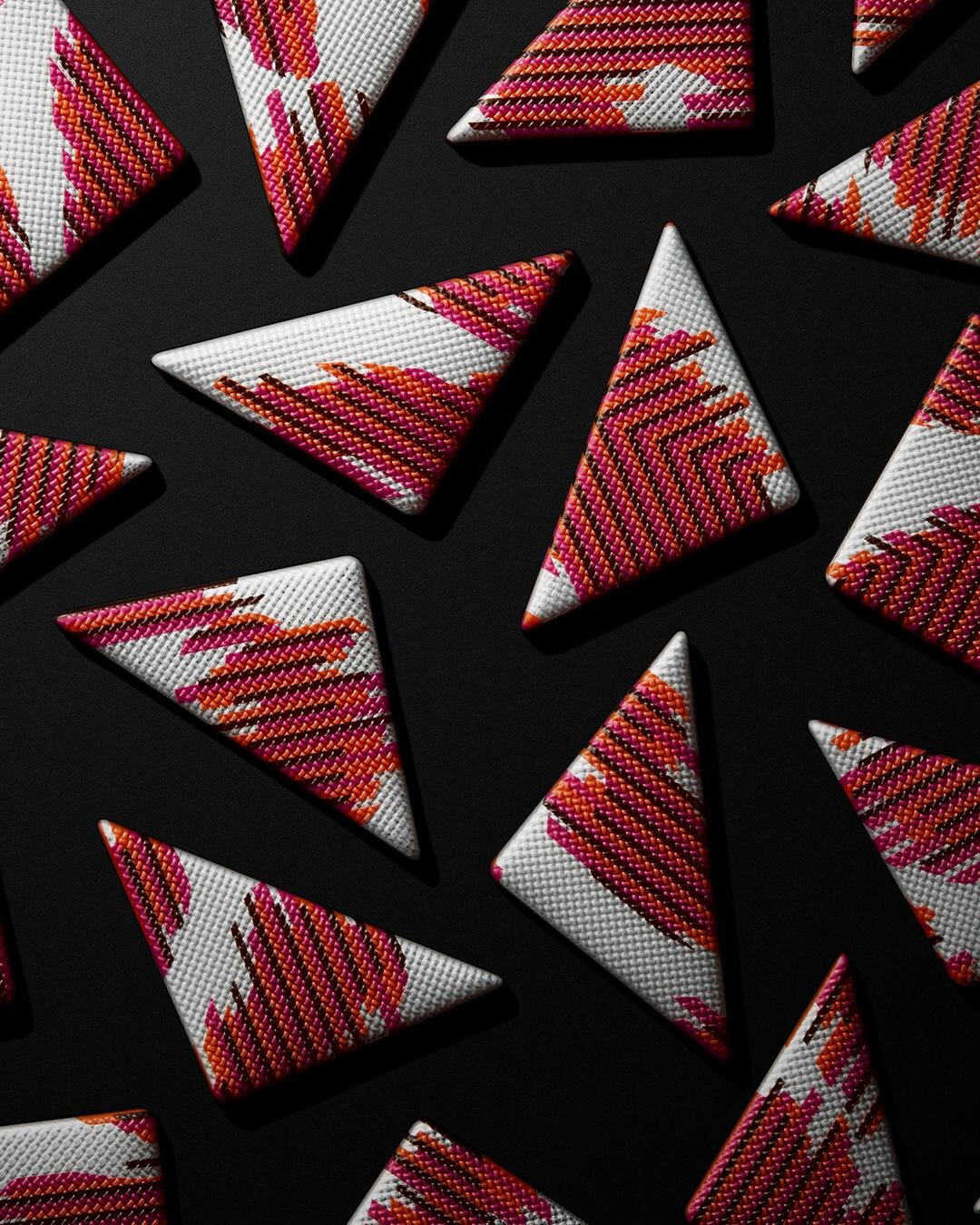 バオ バオ イッセイ ミヤケ“レオパード”柄バッグ、色と角度でヒョウの毛並みを表現｜写真9