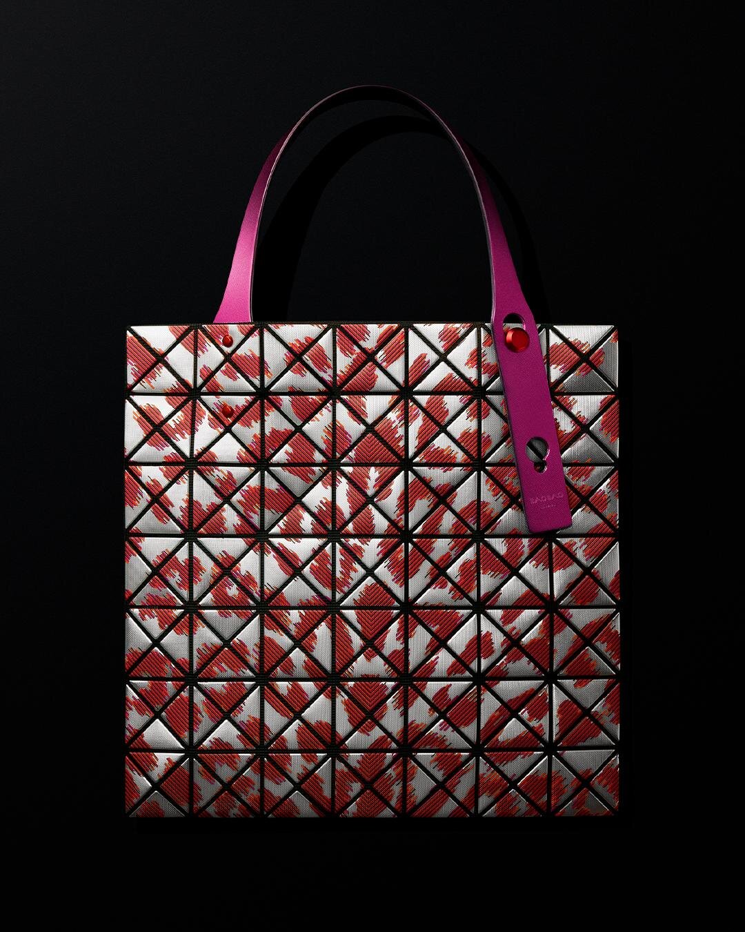 「キメラ」トートバッグ 95,700円 サイズ:H275 × W275mm