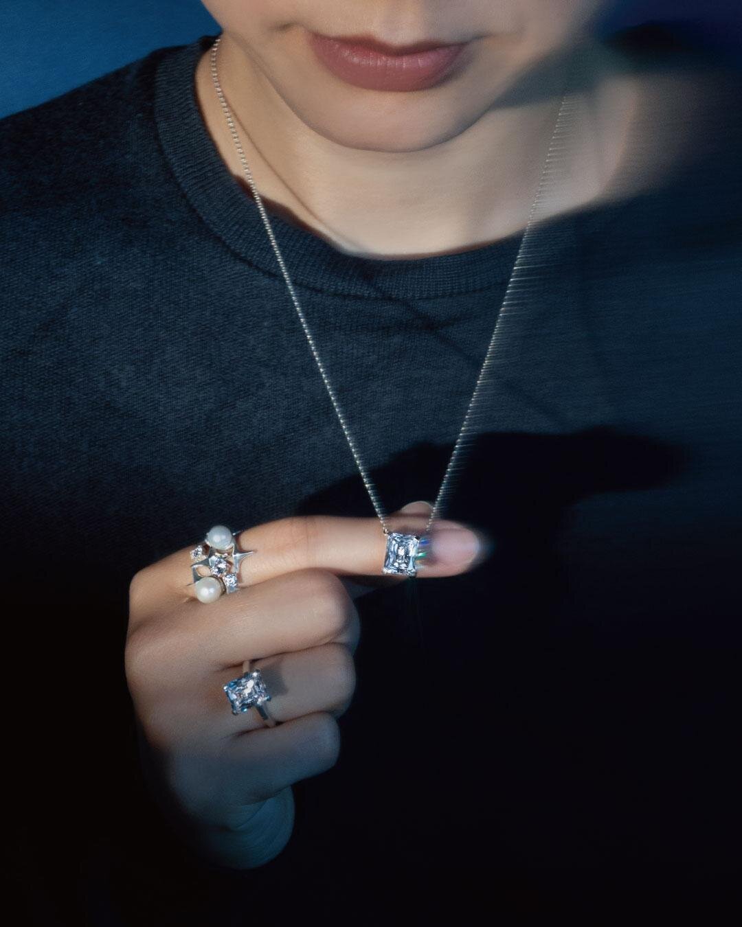 人差し指リング 33,000円、薬指リング 26,400円、ネックレス 30,800円 ※すべて数量限定