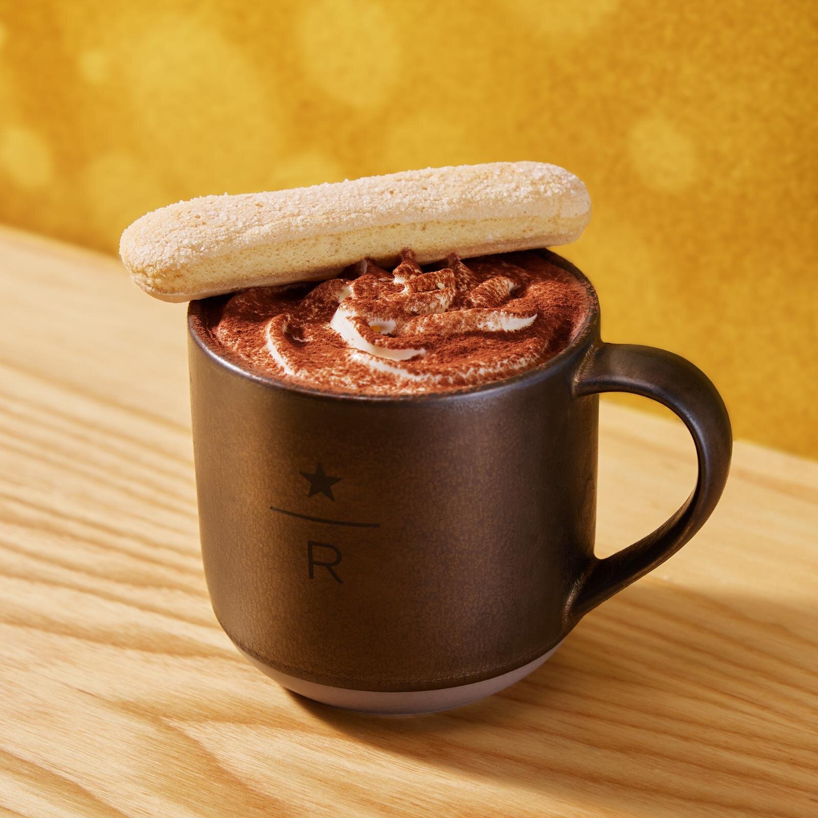 スターバックス リザーブ ロースタリー 東京のクリスマスドリンク、ティラミスやショートケーキ着想ラテ