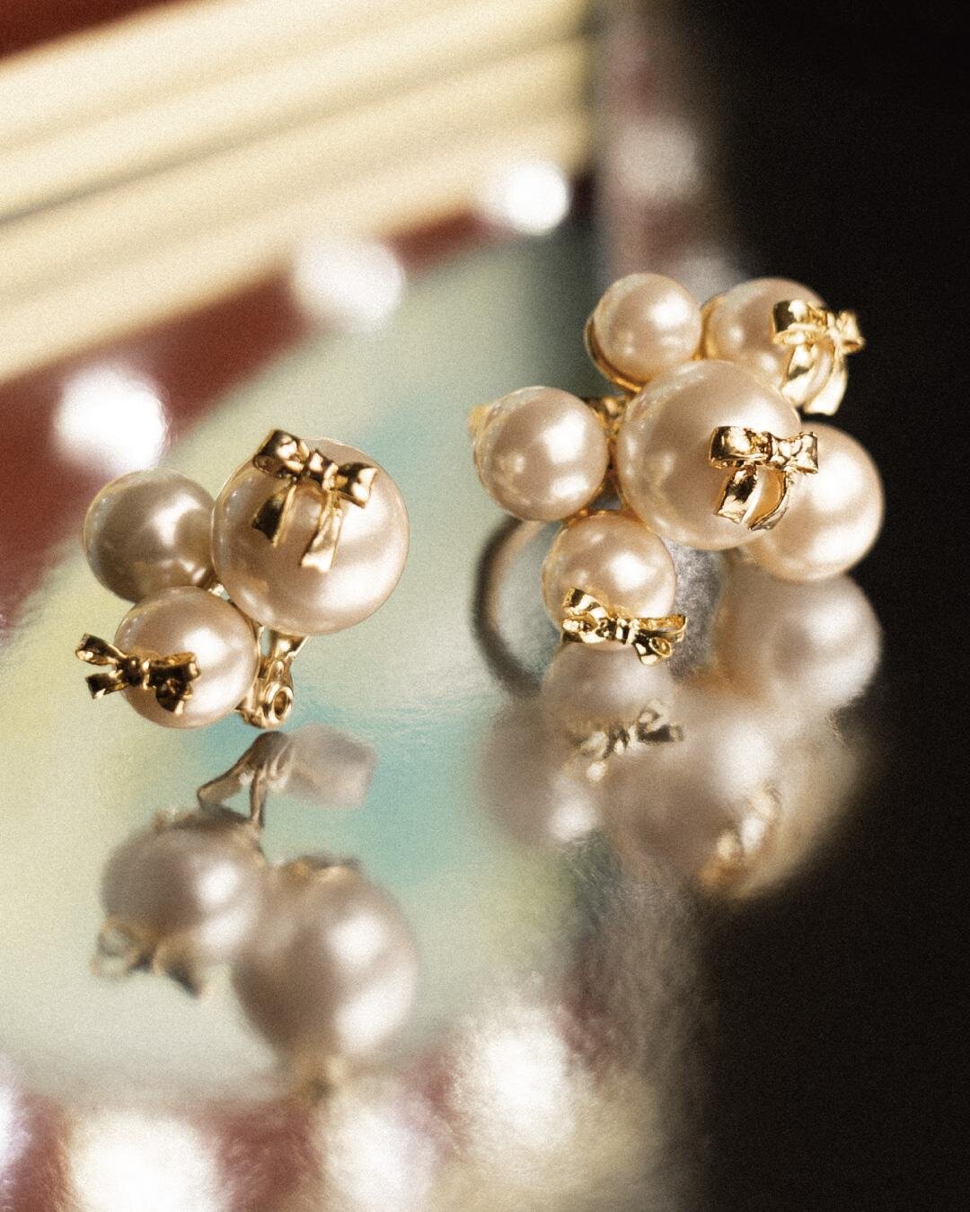 イヤリング(シングル) 15,400円、リング 22,000円