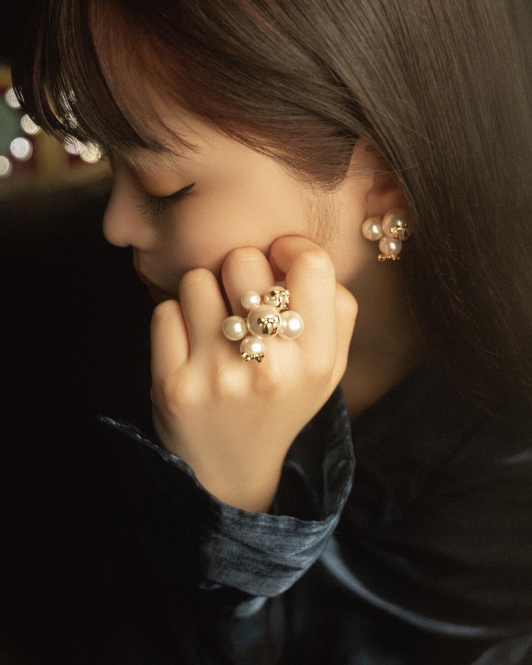 ラブ バイ イー・エムの25年クリスマス、“オーナメント”着想のパール×リボンリングなど｜写真6