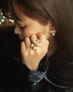 ラブ バイ イー・エムの25年クリスマス、“オーナメント”着想のパール×リボンリングなど｜写真6