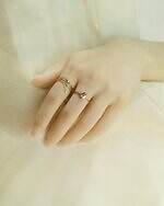 ラブ バイ イー・エムの25年クリスマス、“オーナメント”着想のパール×リボンリングなど｜写真3