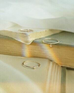 ラブ バイ イー・エムの25年クリスマス、“オーナメント”着想のパール×リボンリングなど｜写真19