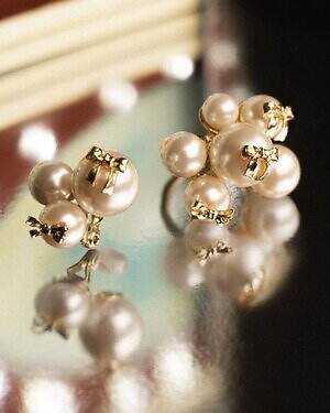 ラブ バイ イー・エムの25年クリスマス、“オーナメント”着想のパール×リボンリングなど｜写真11