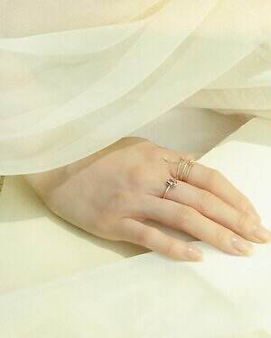 ラブ バイ イー・エムの25年クリスマス、“オーナメント”着想のパール×リボンリングなど｜写真5