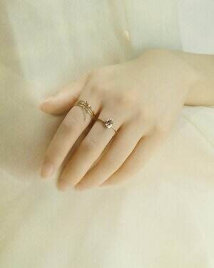 ラブ バイ イー・エムの25年クリスマス、“オーナメント”着想のパール×リボンリングなど｜写真3