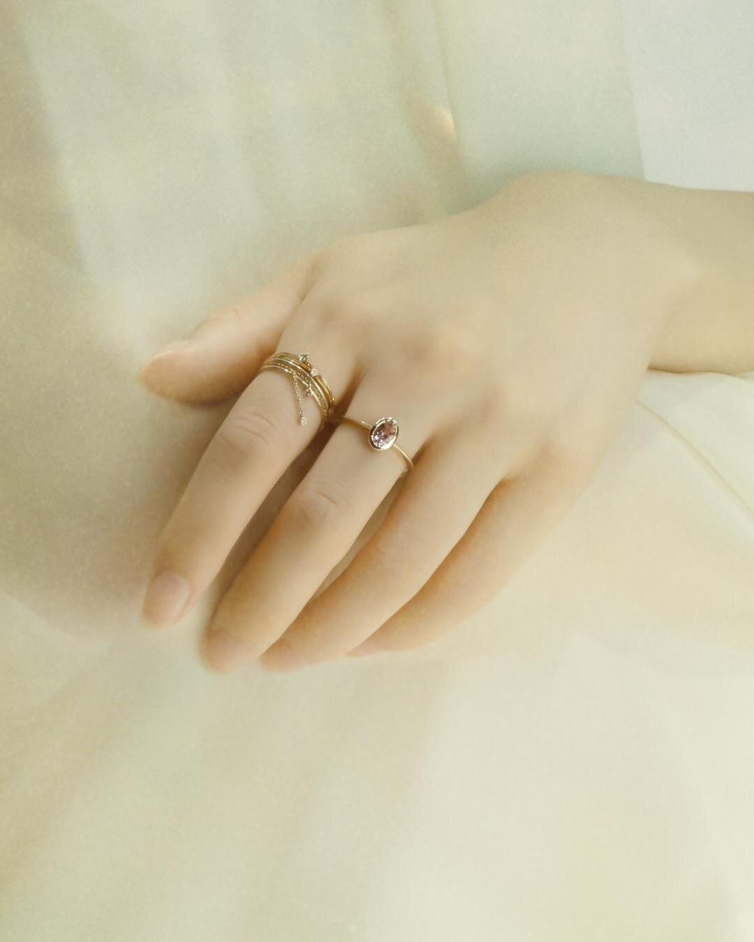 ラブ バイ イー・エムの25年クリスマス、“オーナメント”着想のパール×リボンリングなど｜写真3