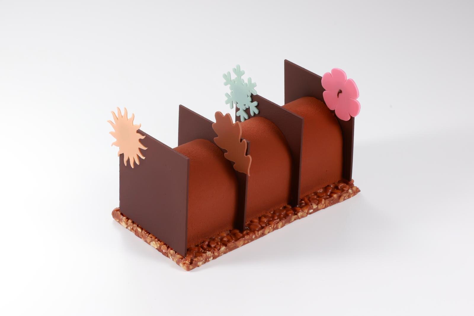 ジャン＝ポール・エヴァン25年クリスマスケーキ、紙飛行機や”四季”モチーフのチョコケーキ