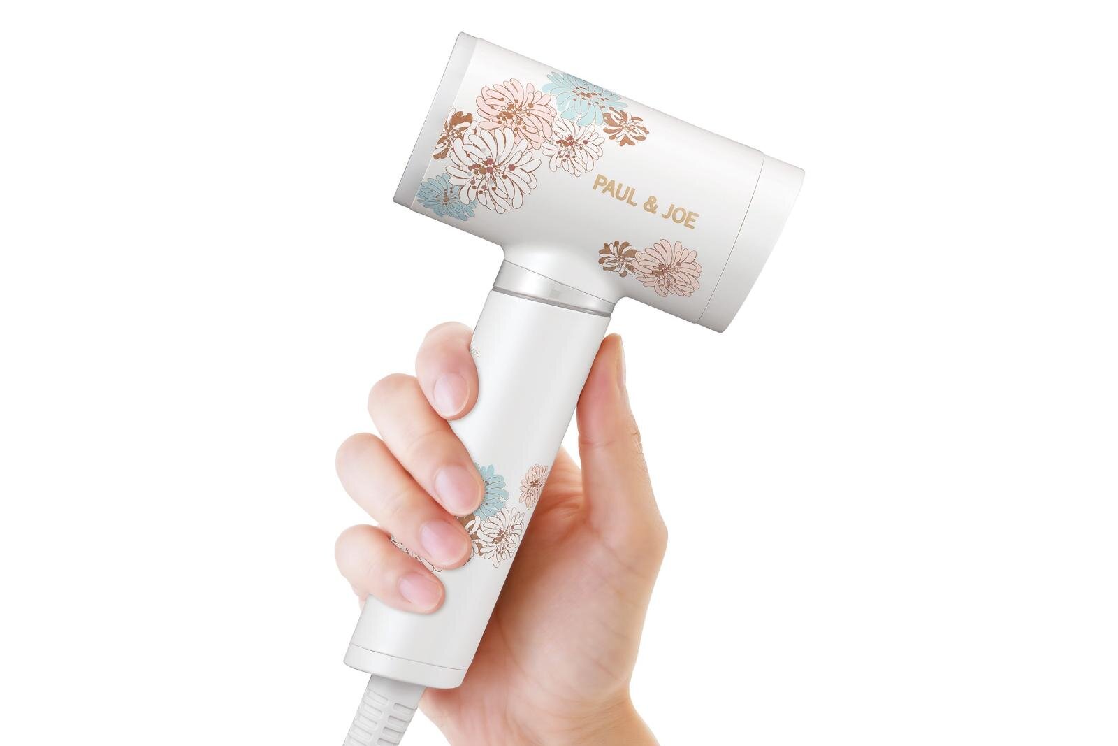 ポール & ジョー“可憐な花柄”ヘアドライヤー、たっぷりマイナスイオンで髪や肌にやさしく速乾