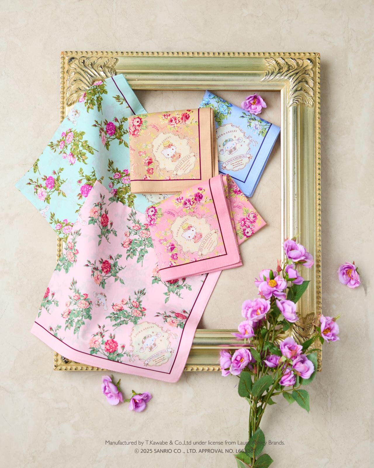 ローラ アシュレイ×サンリオキャラクターズ、“ハローキティ＆シナモロール”の花柄ハンカチ｜写真3
