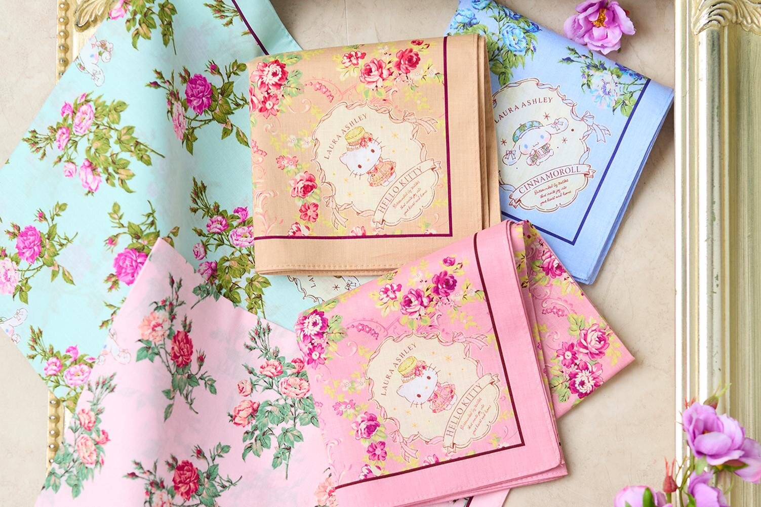 ギフト(プレゼント)｜ローラ アシュレイ×サンリオキャラクターズ、“ハローキティ＆シナモロール”の花柄ハンカチ