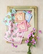 ローラ アシュレイ×サンリオキャラクターズ、“ハローキティ＆シナモロール”の花柄ハンカチ｜写真3