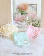 ローラ アシュレイ×サンリオキャラクターズ、“ハローキティ＆シナモロール”の花柄ハンカチ｜写真2