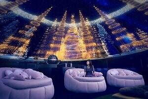 コニカミノルタプラネタリウム「イルミネーションウェルカムドーム」星降る光に包まれるクリスマス｜写真1