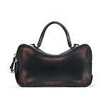 カンペールラボ初のバッグコレクション、“封筒型”＆うねりフォルムのハンドバッグ｜写真3