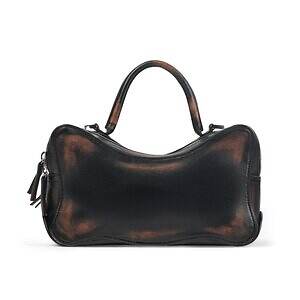 カンペールラボ初のバッグコレクション、“封筒型”＆うねりフォルムのハンドバッグ｜写真3